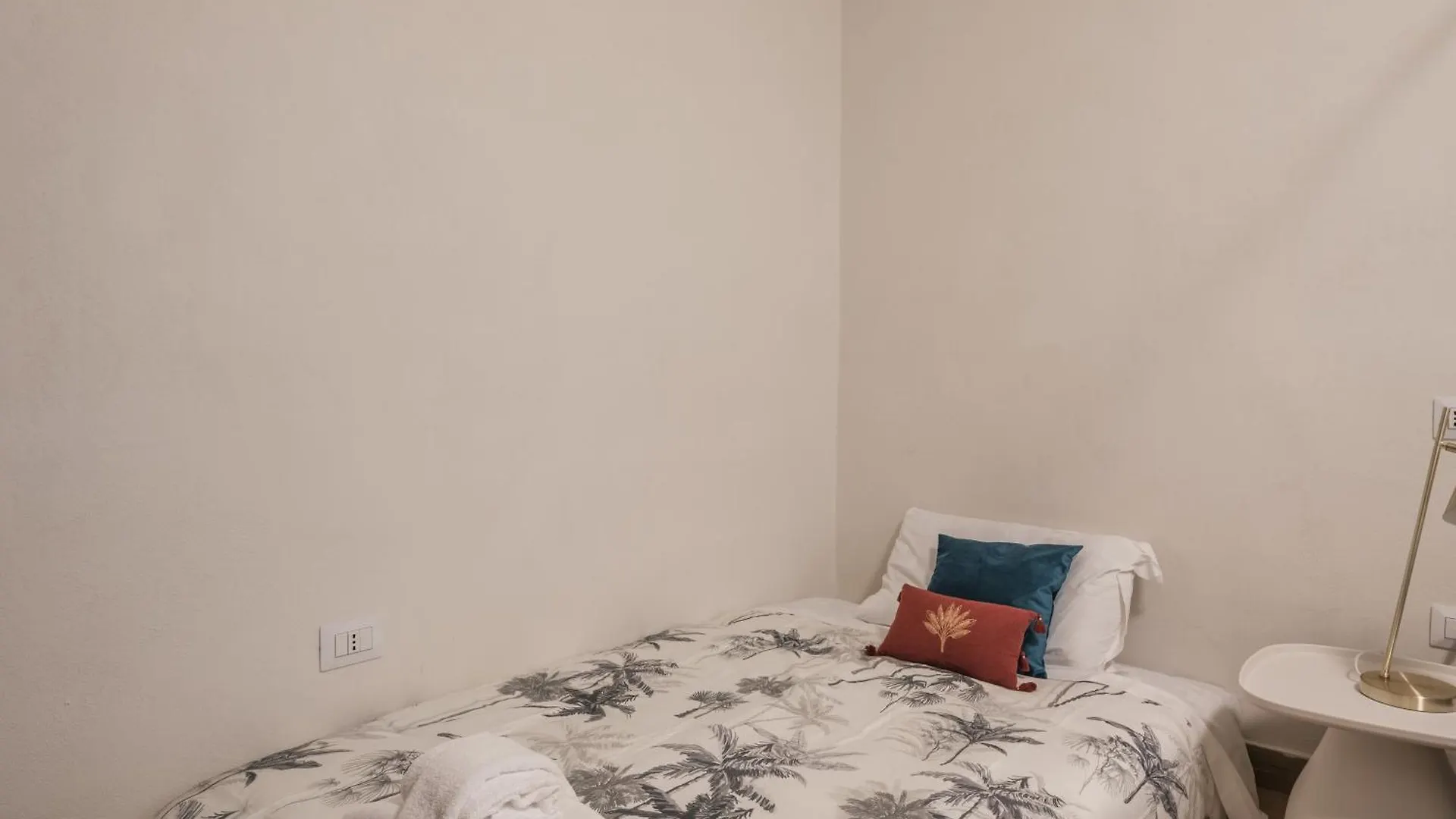 Appartamento Fino A 17 Persone In Centro A 17 Minuti A Piedi Da Piazza Di Spagna Rome Apartment