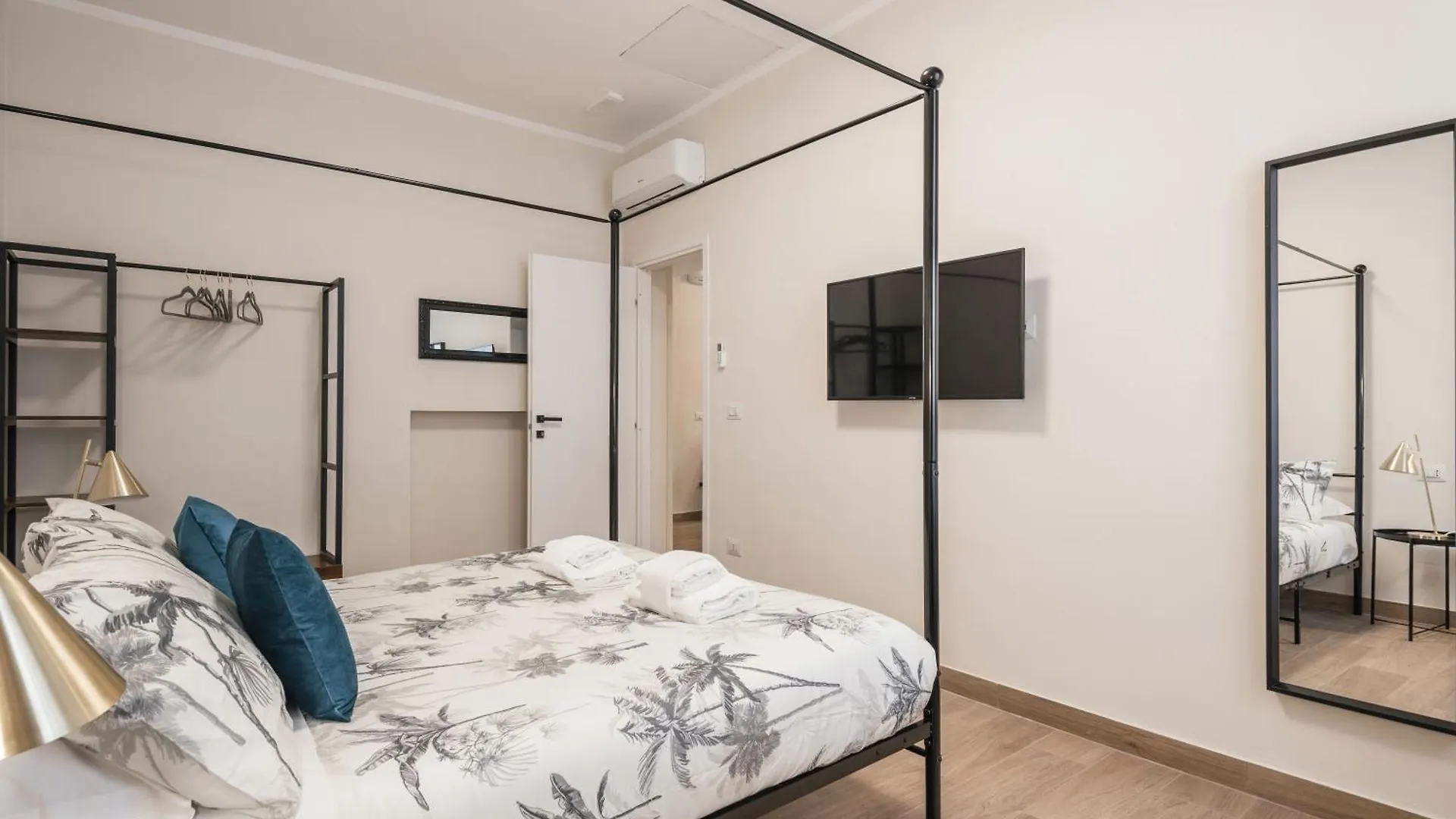 Apartment Appartamento Fino A 17 Persone In Centro A 17 Minuti A Piedi Da Piazza Di Spagna Rome Italy
