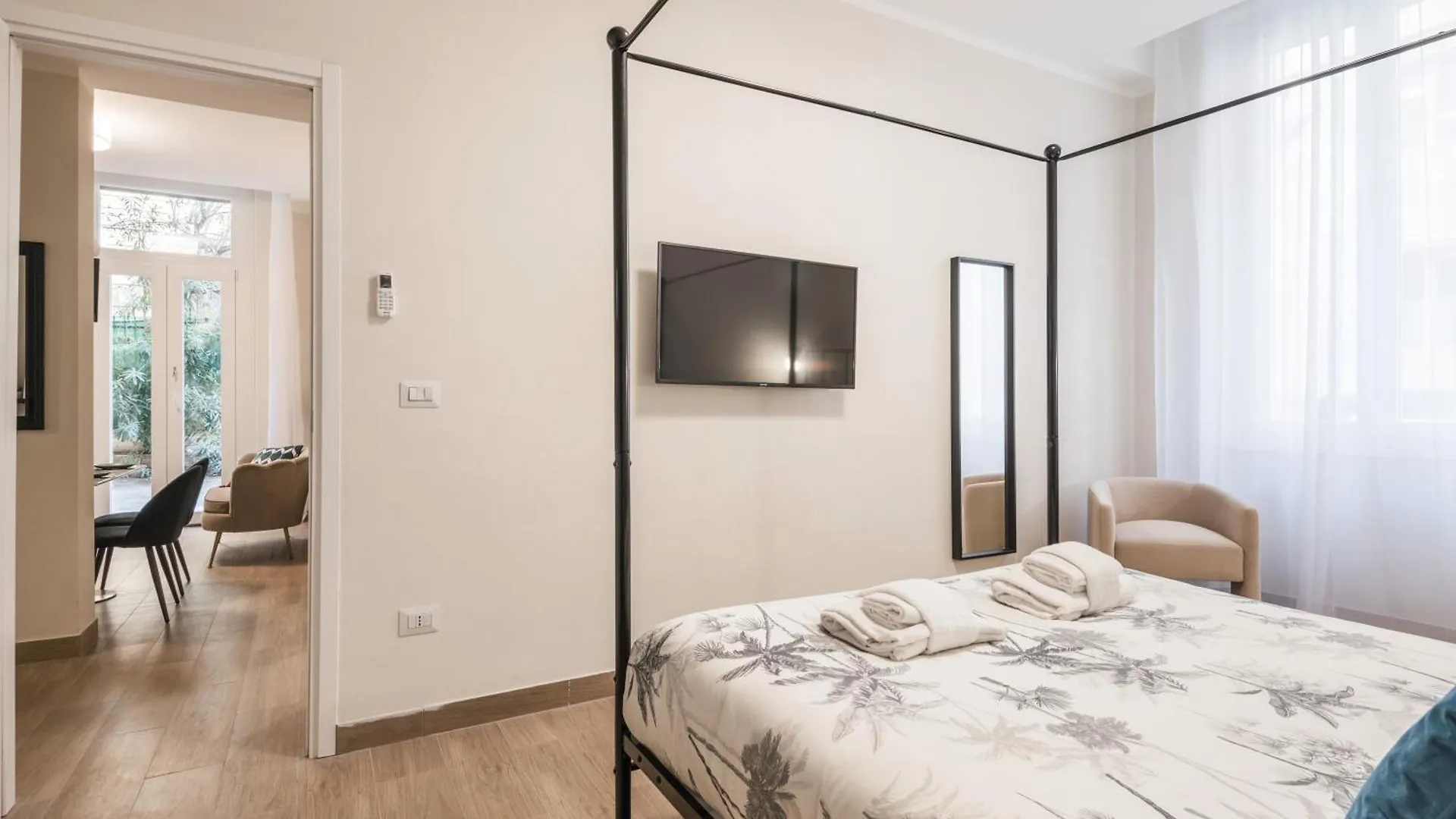 Апартаменты Appartamento Fino A 17 Persone In Centro A 17 Minuti A Piedi Da Piazza Di Spagna Рим