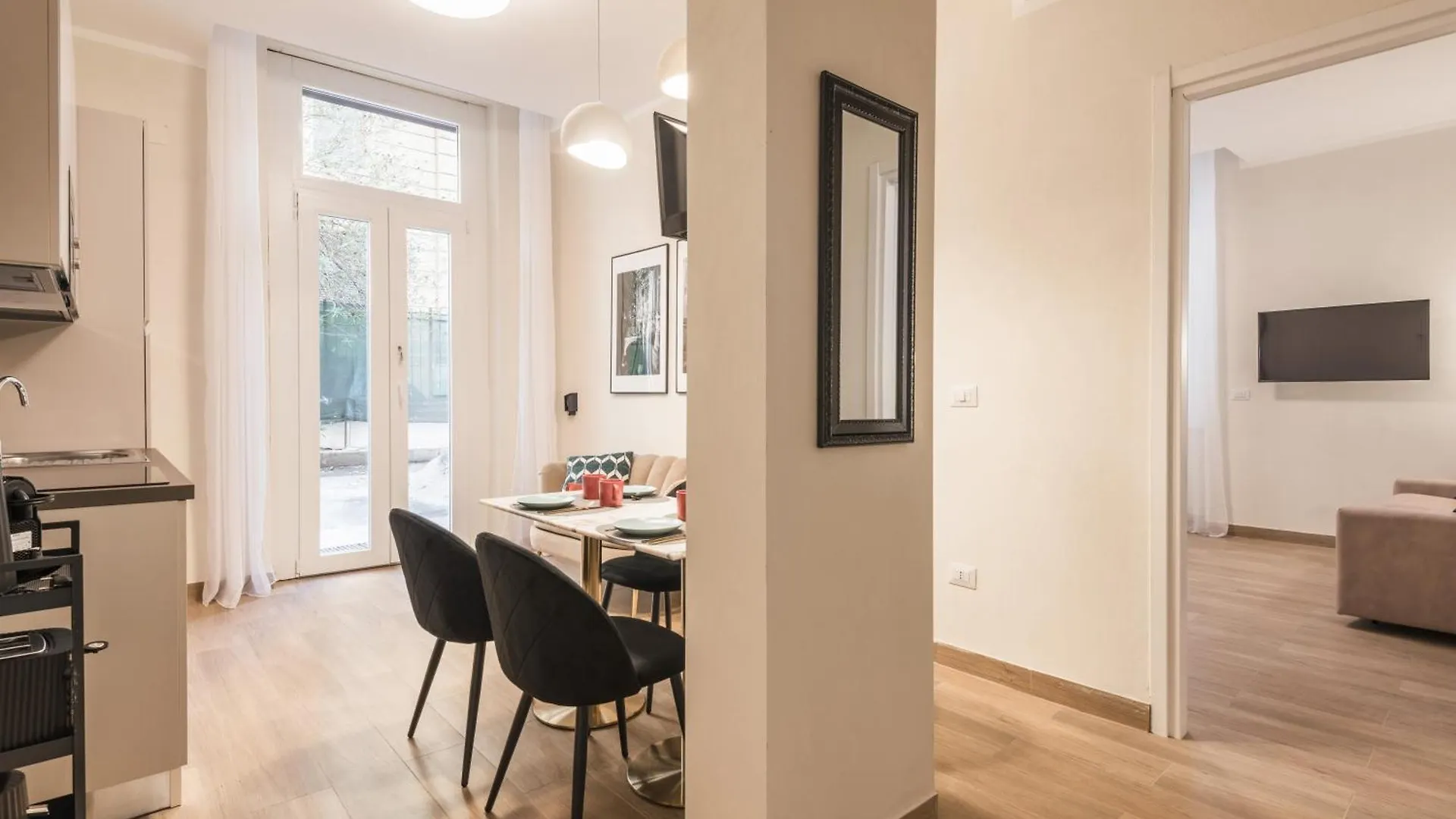 Appartamento Fino A 17 Persone In Centro A 17 Minuti A Piedi Da Piazza Di Spagna Рим Апартаменты