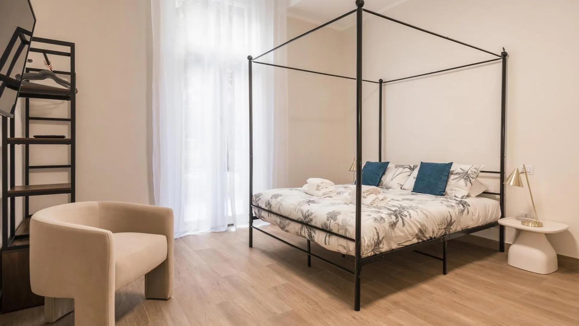 Апартаменты Appartamento Fino A 17 Persone In Centro A 17 Minuti A Piedi Da Piazza Di Spagna Рим