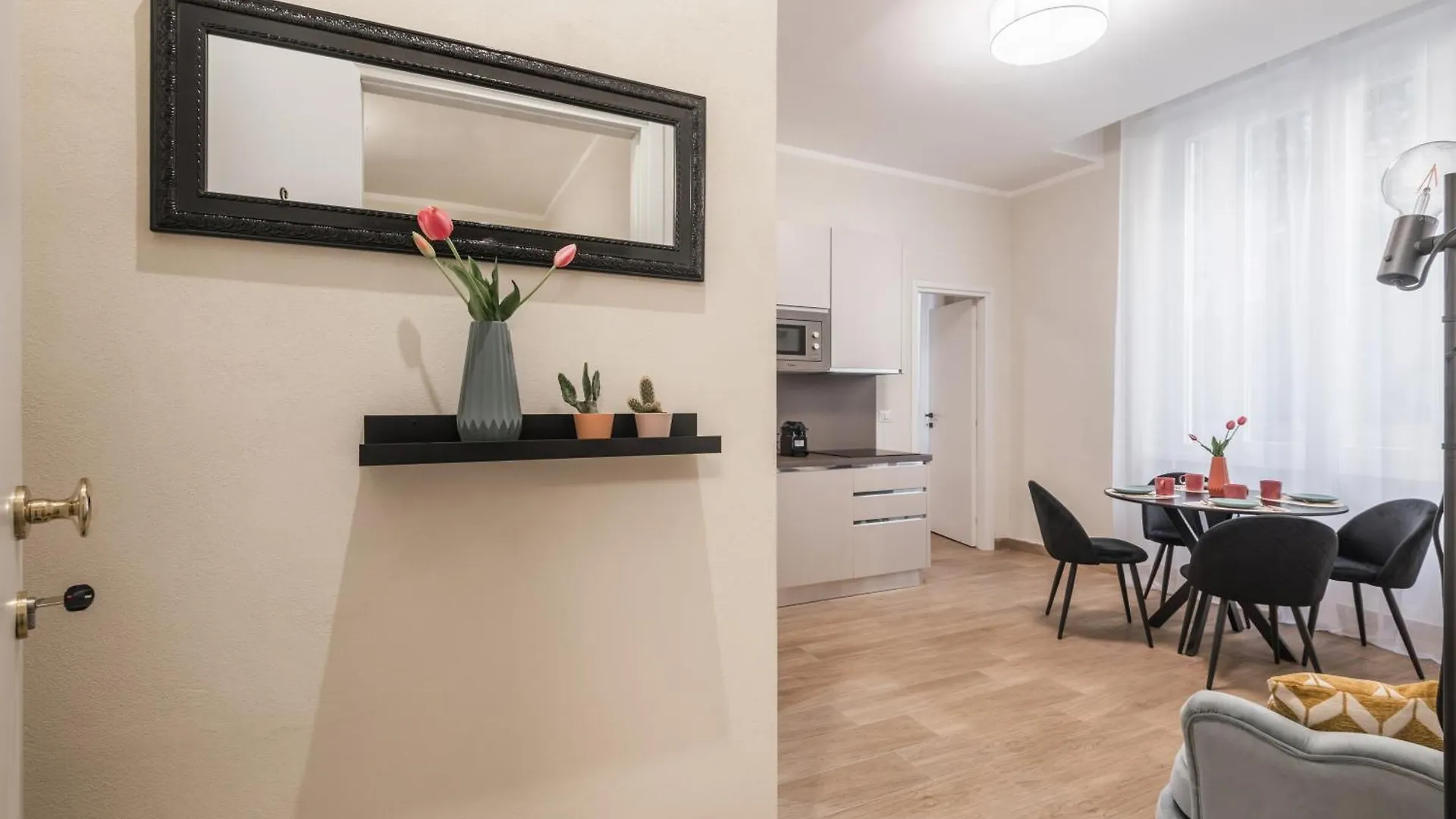 Апартаменты Appartamento Fino A 17 Persone In Centro A 17 Minuti A Piedi Da Piazza Di Spagna Рим