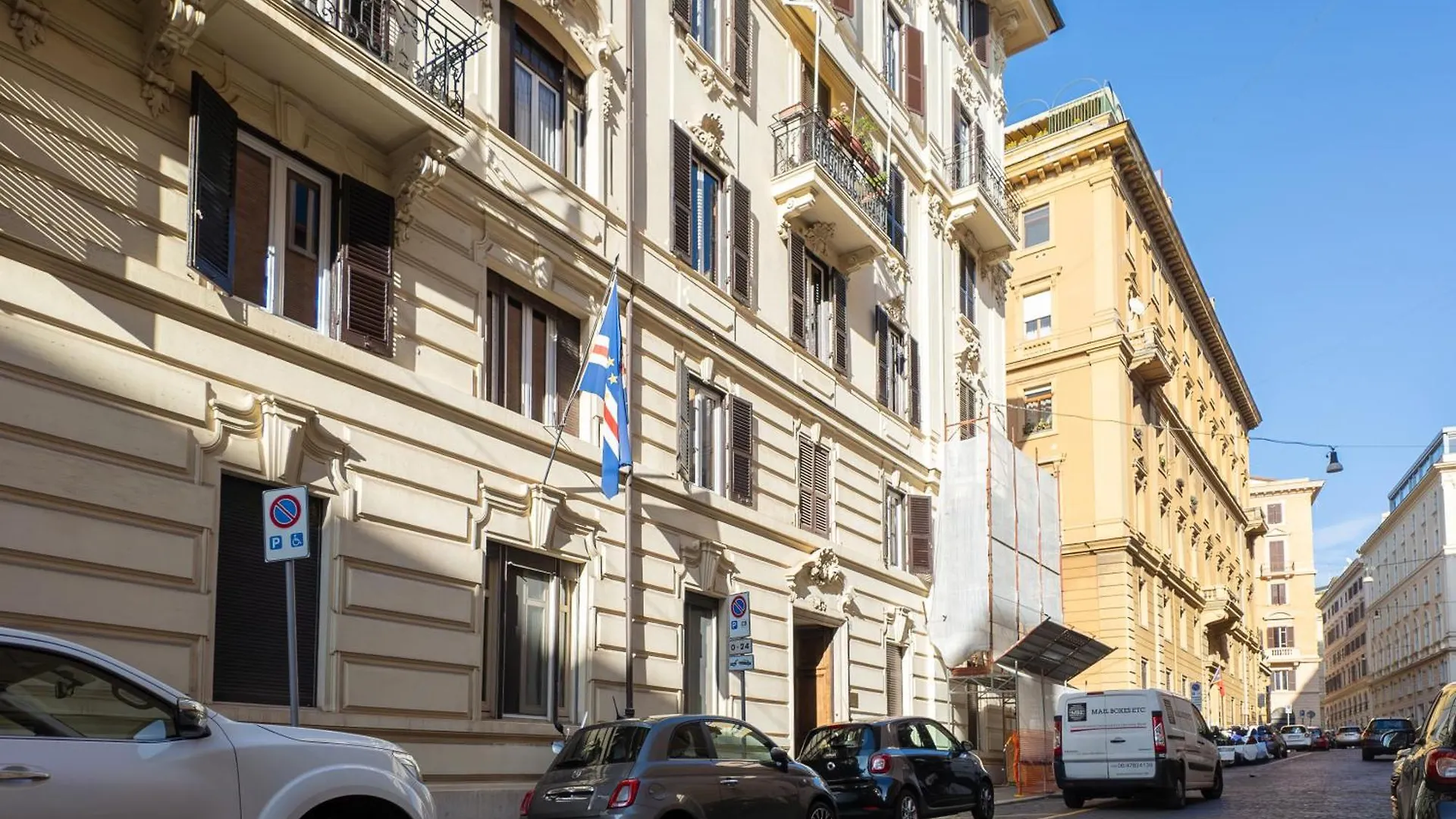 Appartamento Fino A 17 Persone In Centro A 17 Minuti A Piedi Da Piazza Di Spagna Рим 0*,  Италия