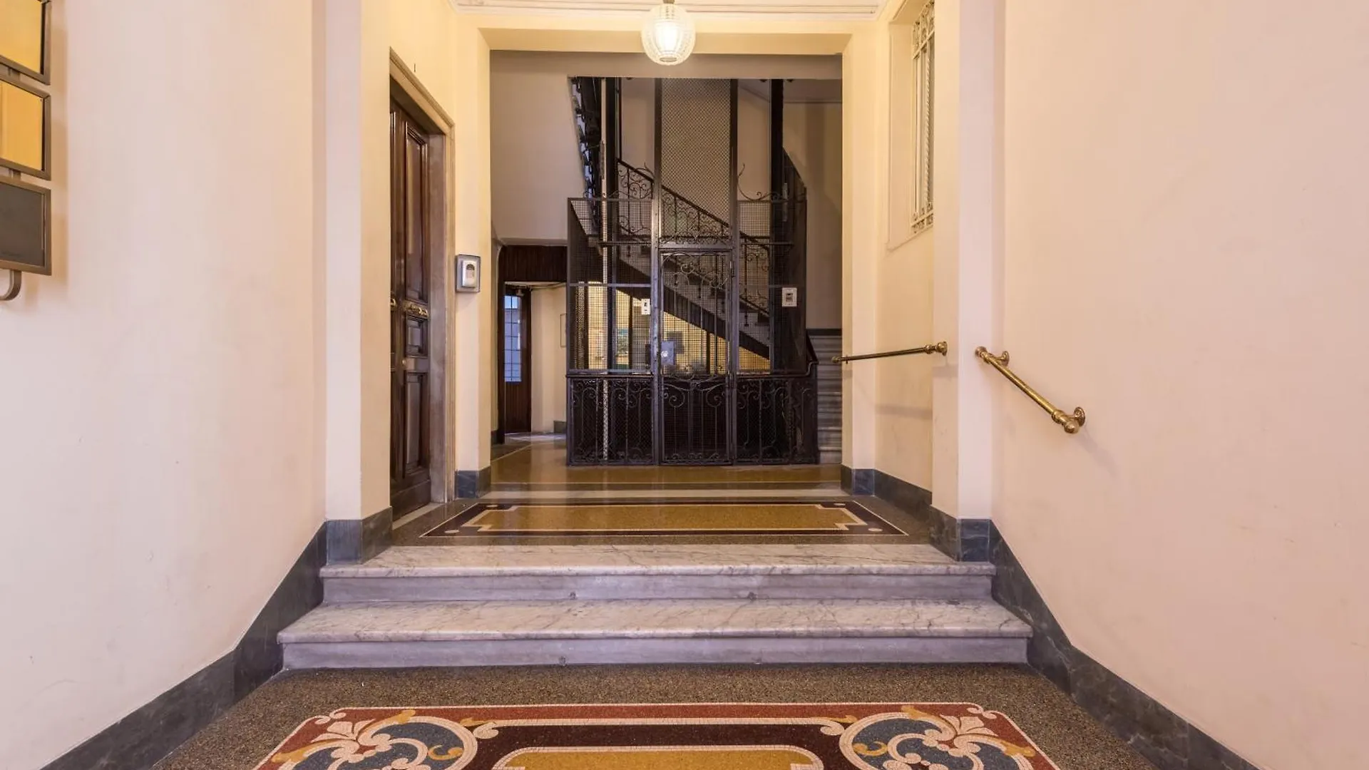 Appartamento Fino A 17 Persone In Centro A 17 Minuti A Piedi Da Piazza Di Spagna Рим Апартаменты