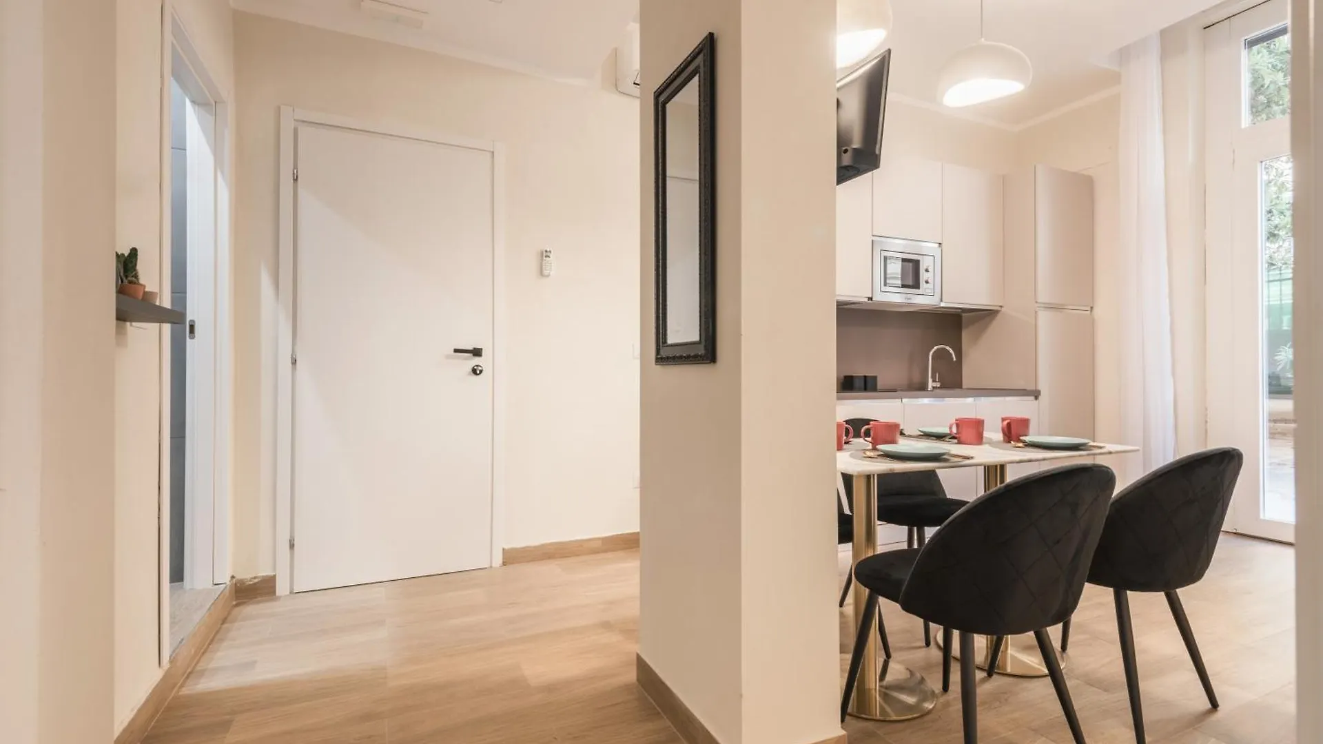 Appartamento Fino A 17 Persone In Centro A 17 Minuti A Piedi Da Piazza Di Spagna Рим Апартаменты