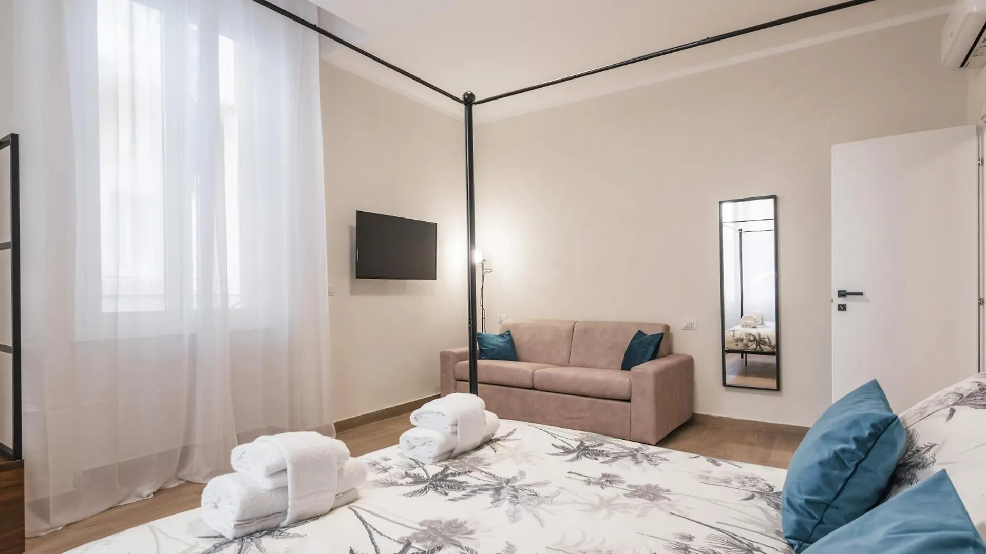 Апартаменты Appartamento Fino A 17 Persone In Centro A 17 Minuti A Piedi Da Piazza Di Spagna Рим Италия