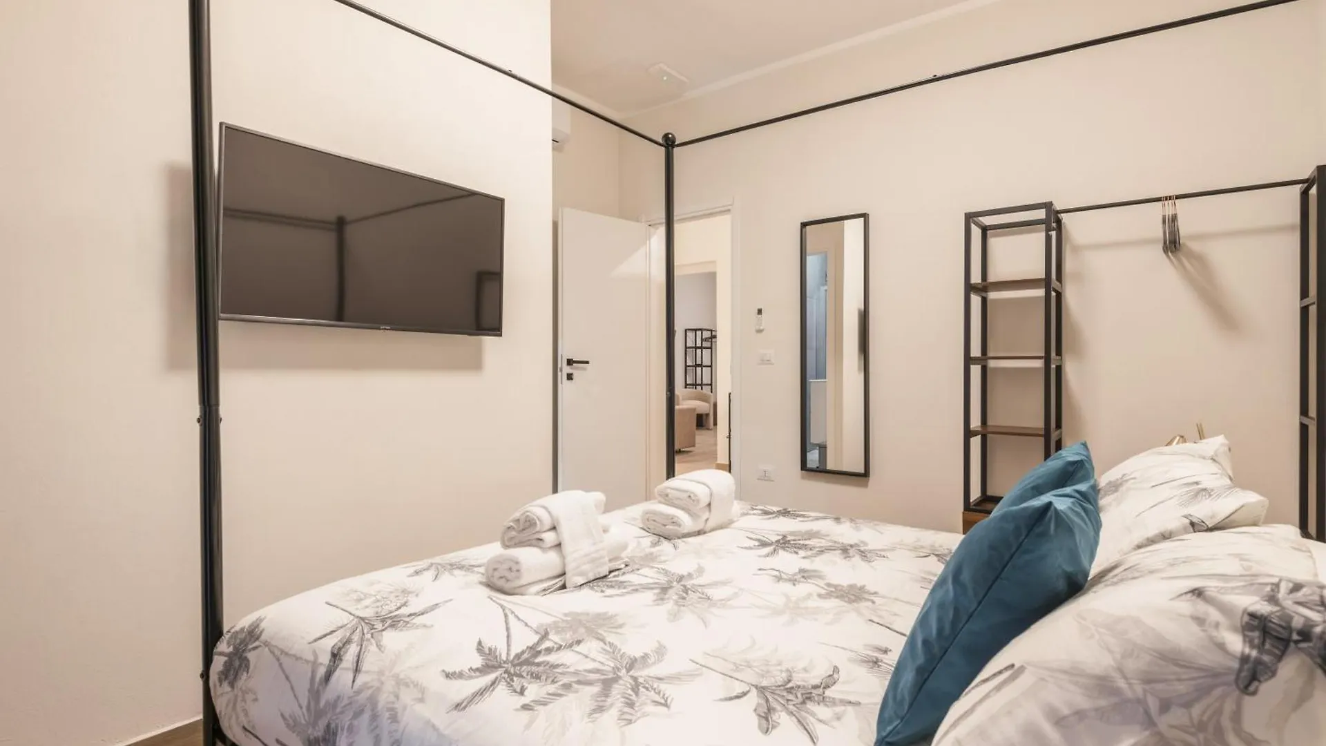 Appartamento Fino A 17 Persone In Centro A 17 Minuti A Piedi Da Piazza Di Spagna Rome Apartment