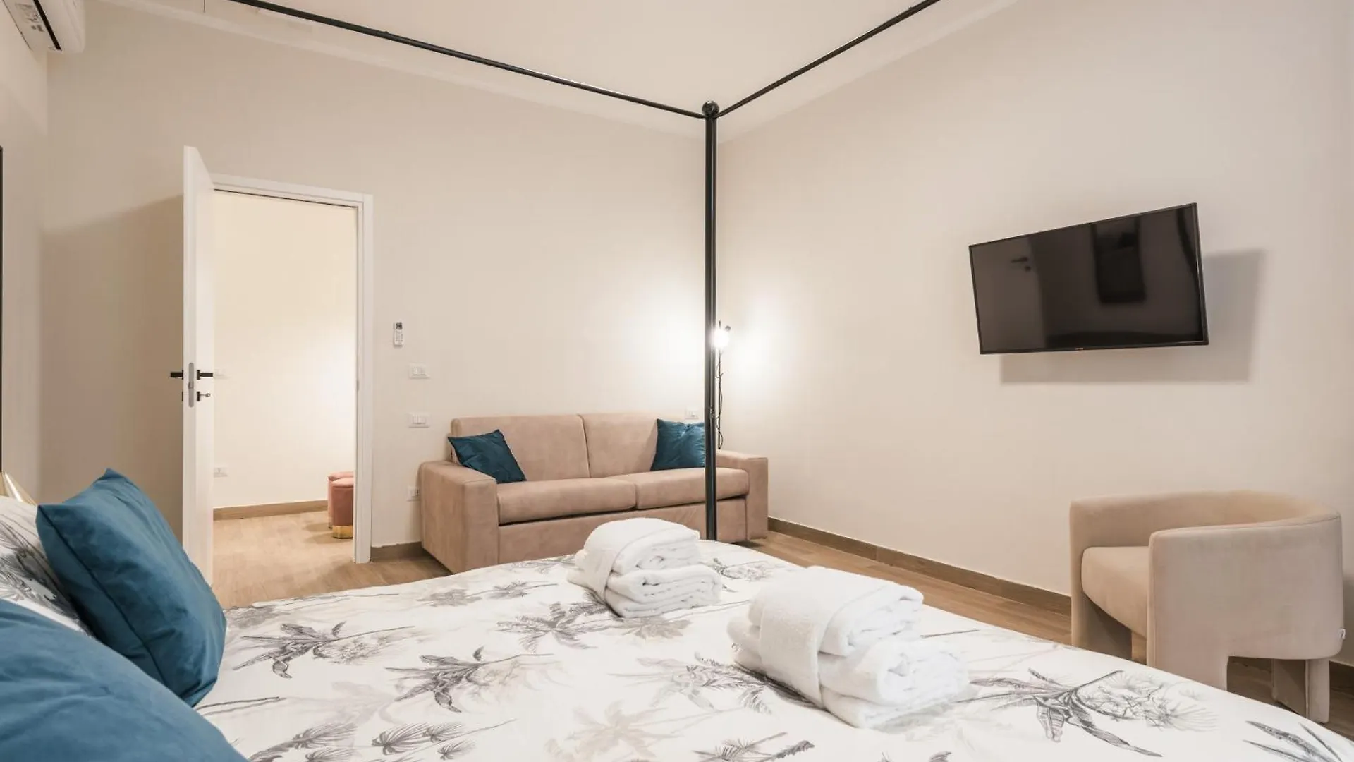 Apartment Appartamento Fino A 17 Persone In Centro A 17 Minuti A Piedi Da Piazza Di Spagna Rome