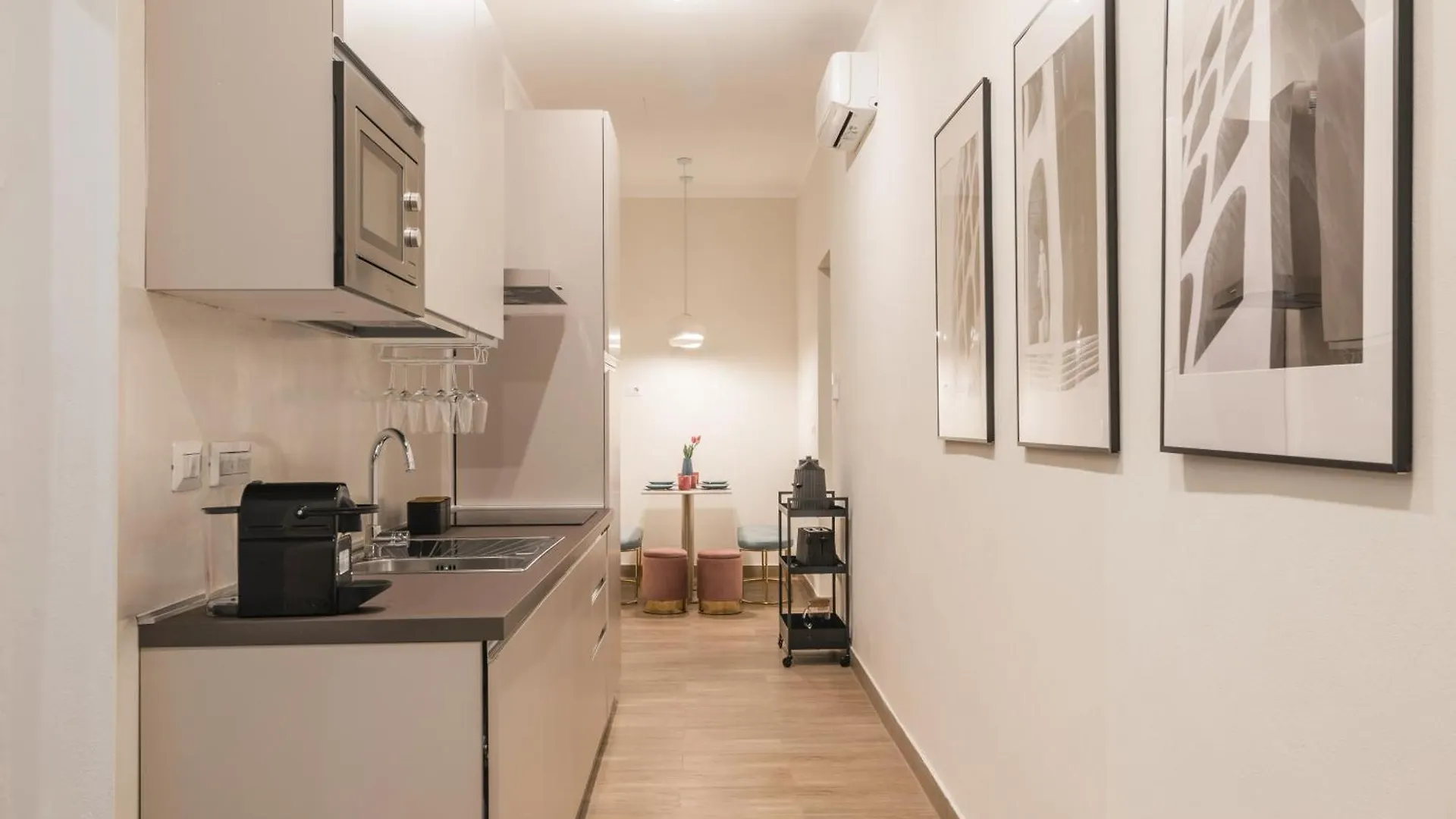 Apartment Appartamento Fino A 17 Persone In Centro A 17 Minuti A Piedi Da Piazza Di Spagna Rome