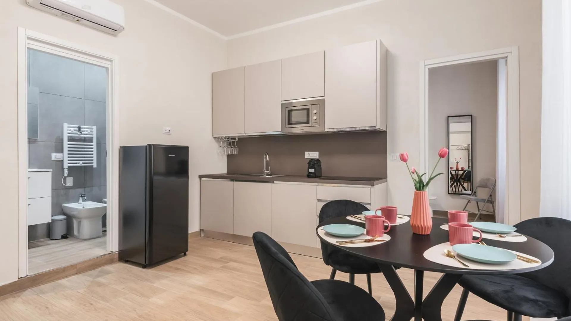 Appartamento Fino A 17 Persone In Centro A 17 Minuti A Piedi Da Piazza Di Spagna Rome Apartment