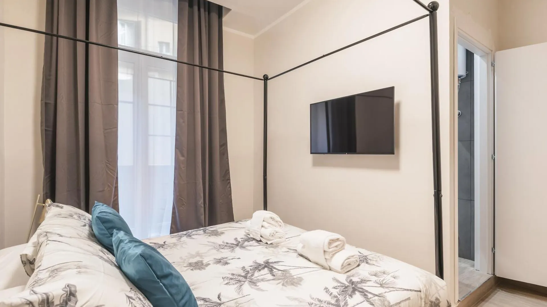 Apartment Appartamento Fino A 17 Persone In Centro A 17 Minuti A Piedi Da Piazza Di Spagna Rome