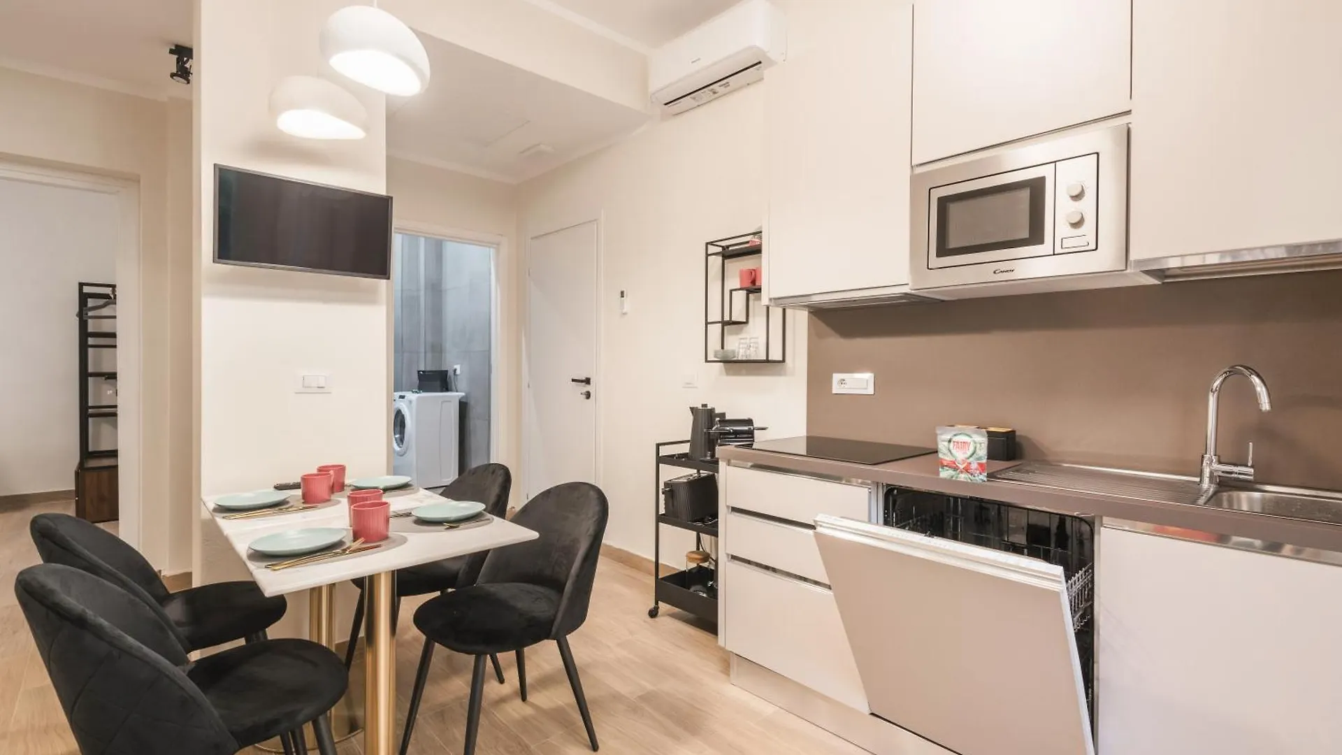 Appartamento Fino A 17 Persone In Centro A 17 Minuti A Piedi Da Piazza Di Spagna Rome Apartment